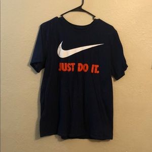 Nike Men’s Large T-shirt